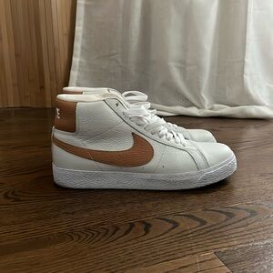 Nike SB Blazer Mid in White and Beige